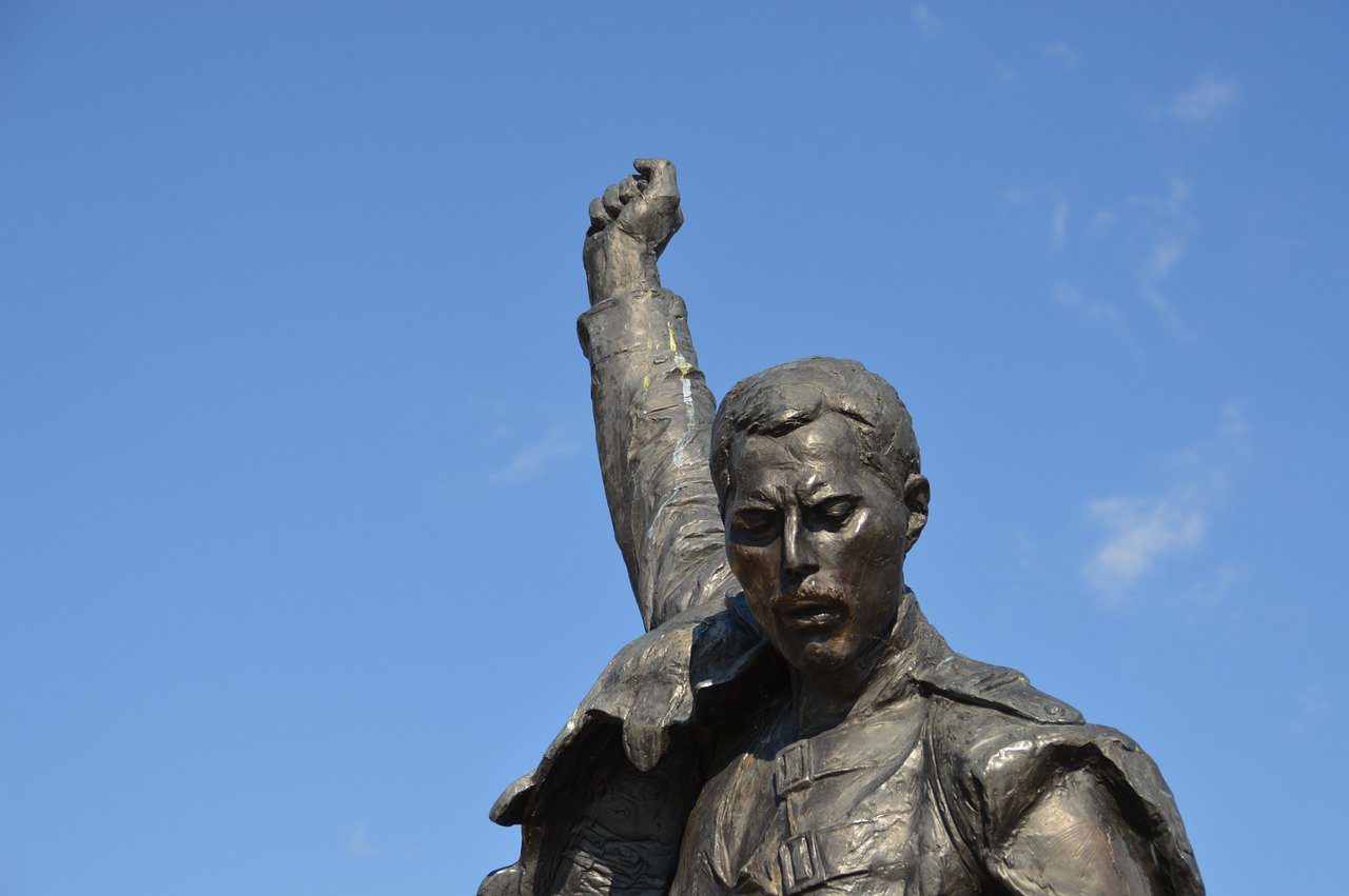 freddie mercury statue