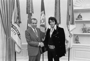 Elvis and President Richard Nixon shaking hands in 1970