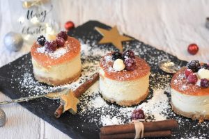 cheesecake sprinkled with icing sugar