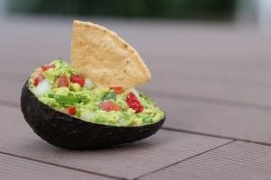 Using an avocado skin as a holder for guacamole