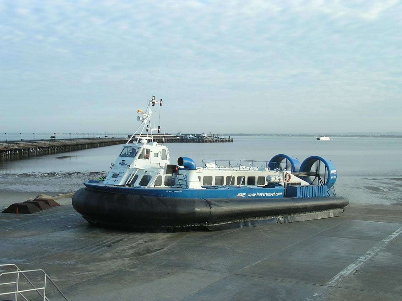 14 High-Octane Facts About Hovercraft