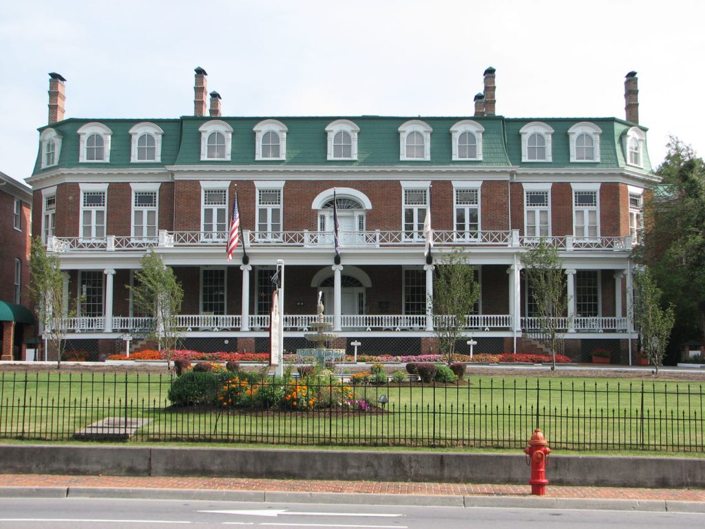 Martha Washington Hotel