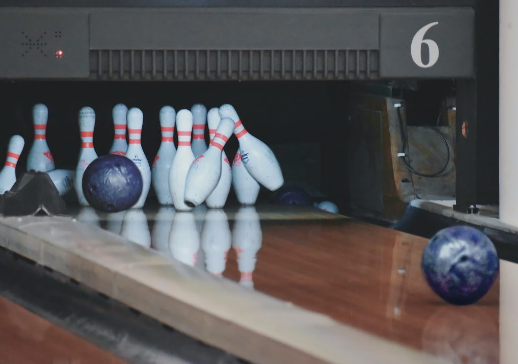 Ten pin bowling