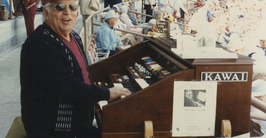 Stadium organ