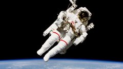 First Untethered Spacewalk