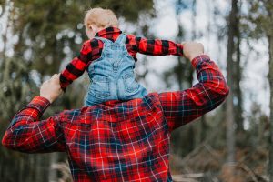 child on father's shoulders